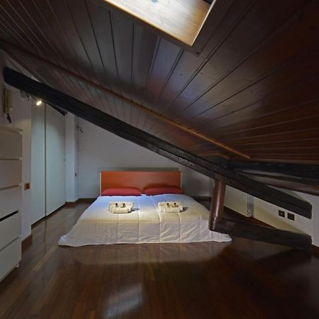 Cenisio - Corso Sempione Accogliente Mansarda Di Design Apartment Milan Luaran gambar